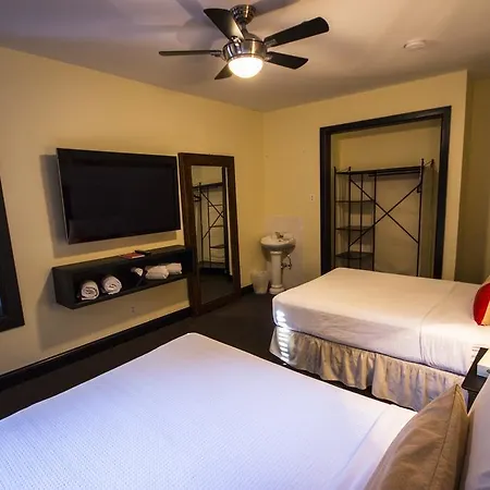 Broadway Hotel & Hostel-2